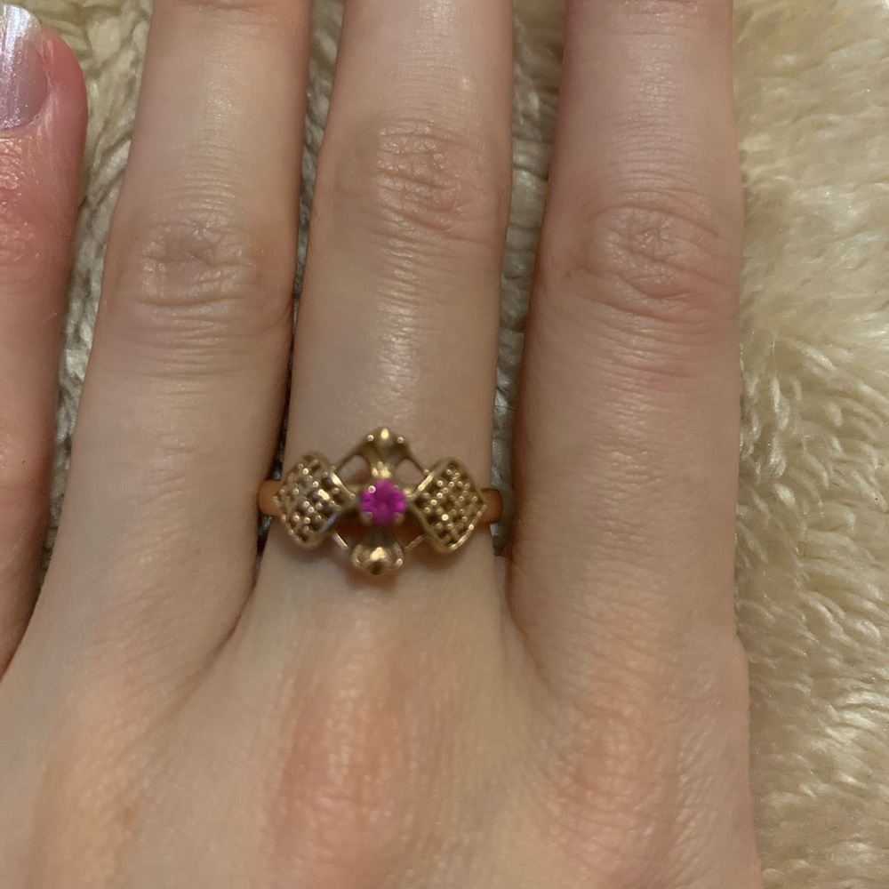 Antique yellow gold & ruby ring size 6